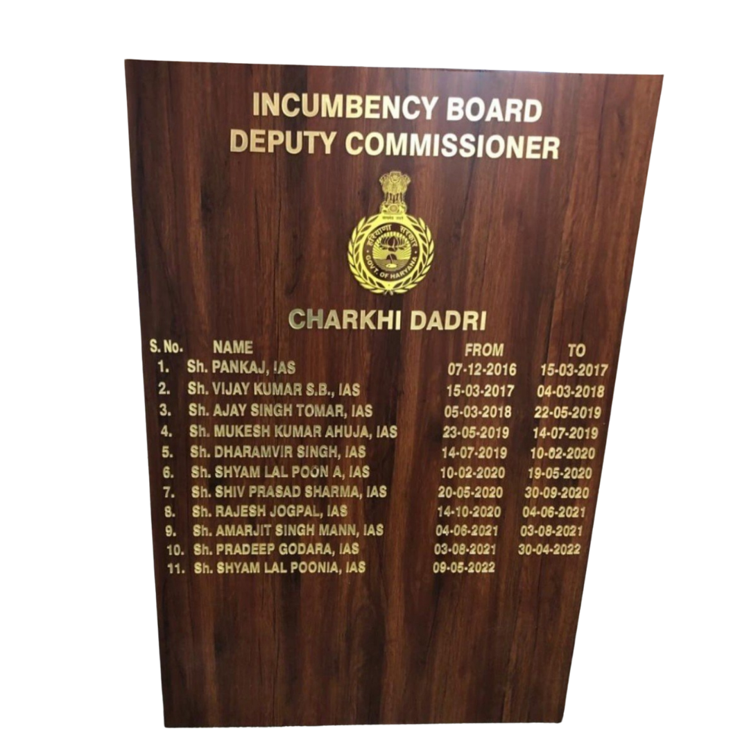 Wooden incumbency board listing Deputy Commissioners of Charkhi Dadri with their names and tenure dates